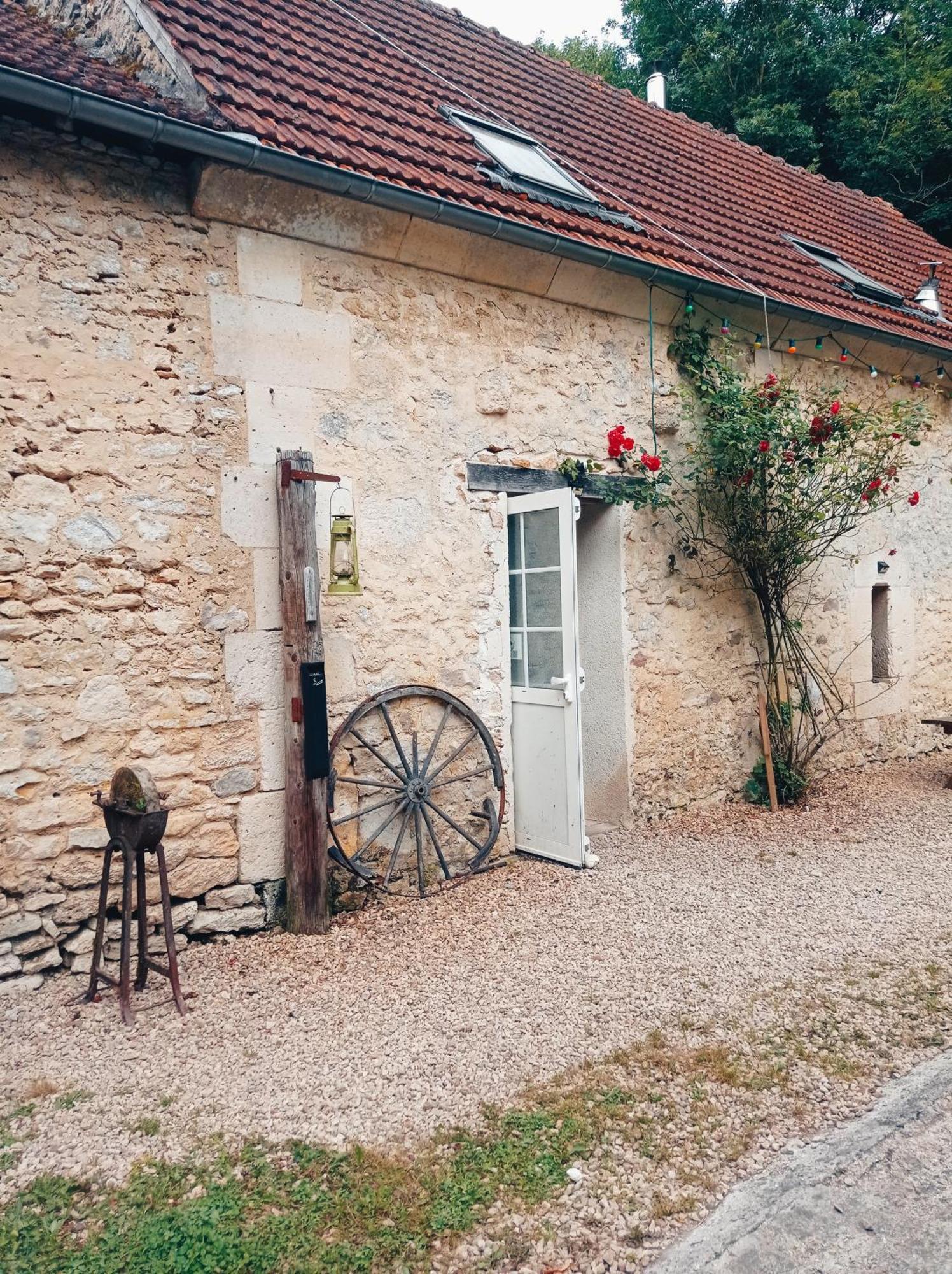Chez Tombivouac Villa Pierrefonds Exterior foto